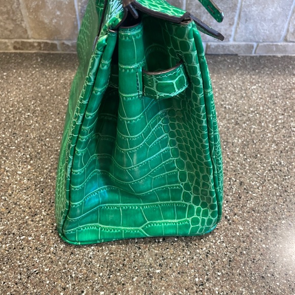 Vibrant Green Crocodile-Embossed Tote - Picture 7 of 8